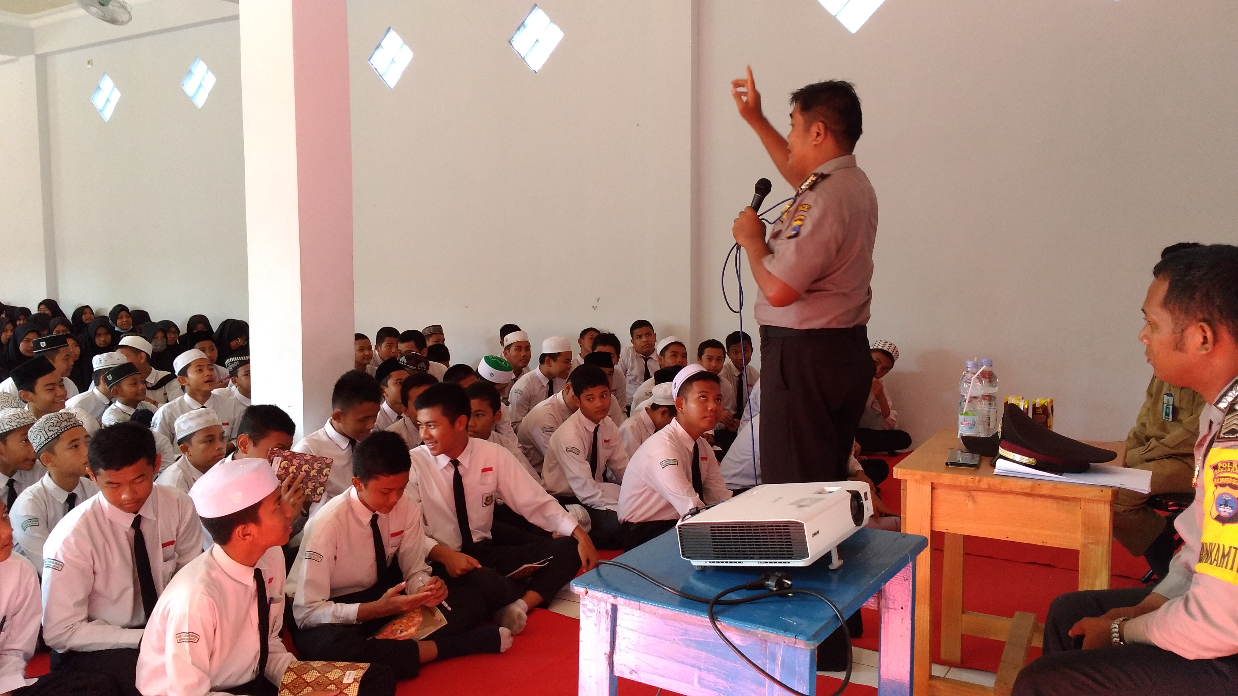 Polisi Masuk Sekolah